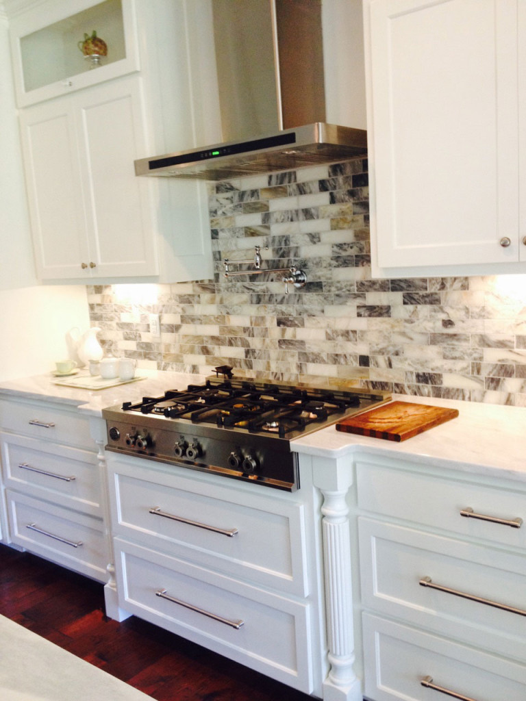 Venatto-Nero-Honed-2x6-Mosaic-Backsplash